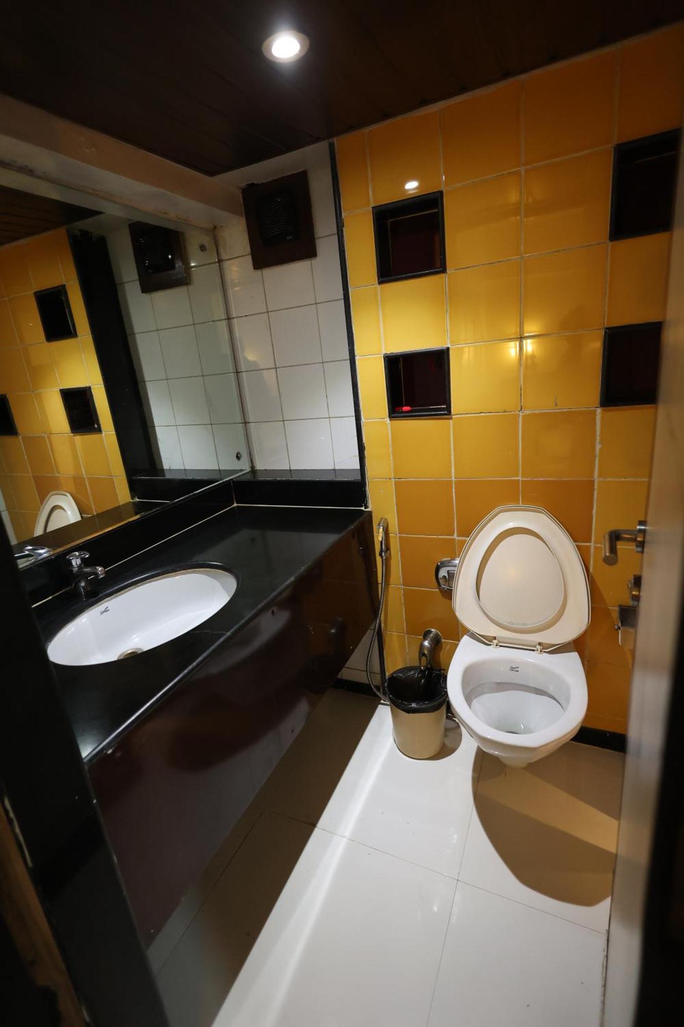 Quaint Suites Hotel & Banquet Mumbai Exterior photo