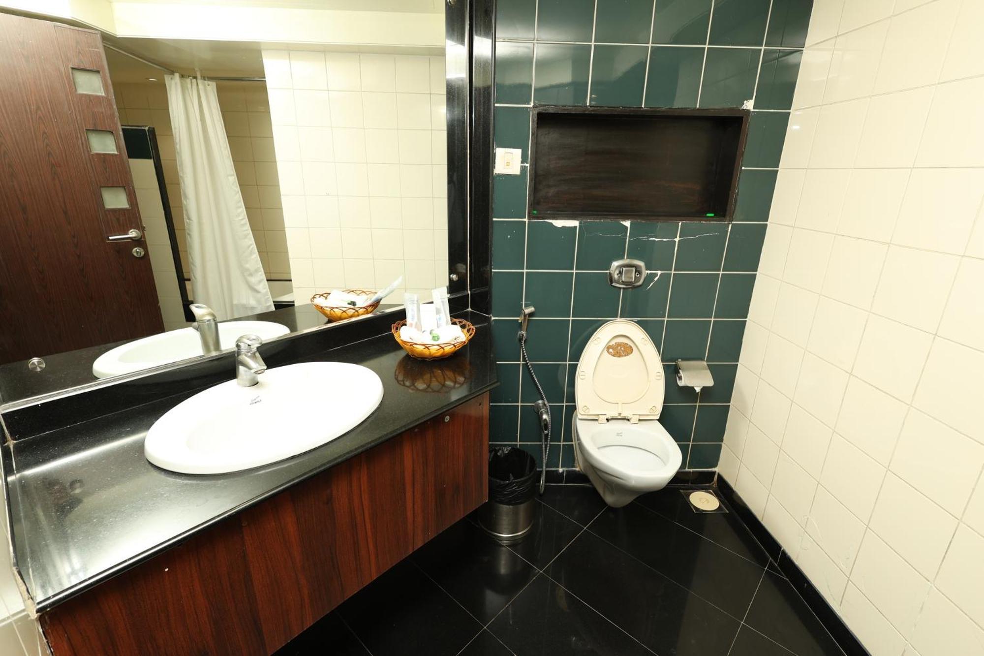 Quaint Suites Hotel & Banquet Mumbai Exterior photo