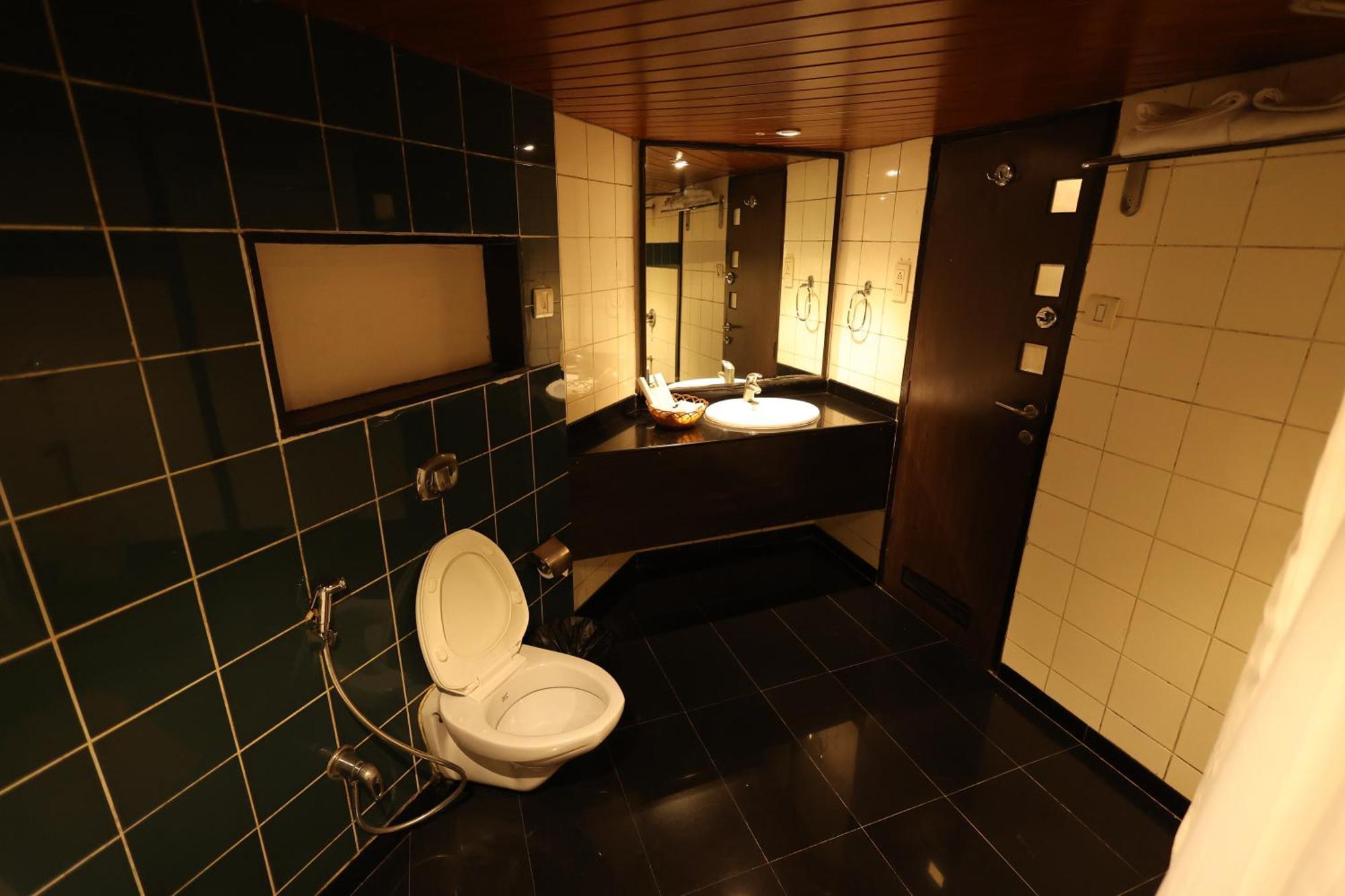 Quaint Suites Hotel & Banquet Mumbai Exterior photo