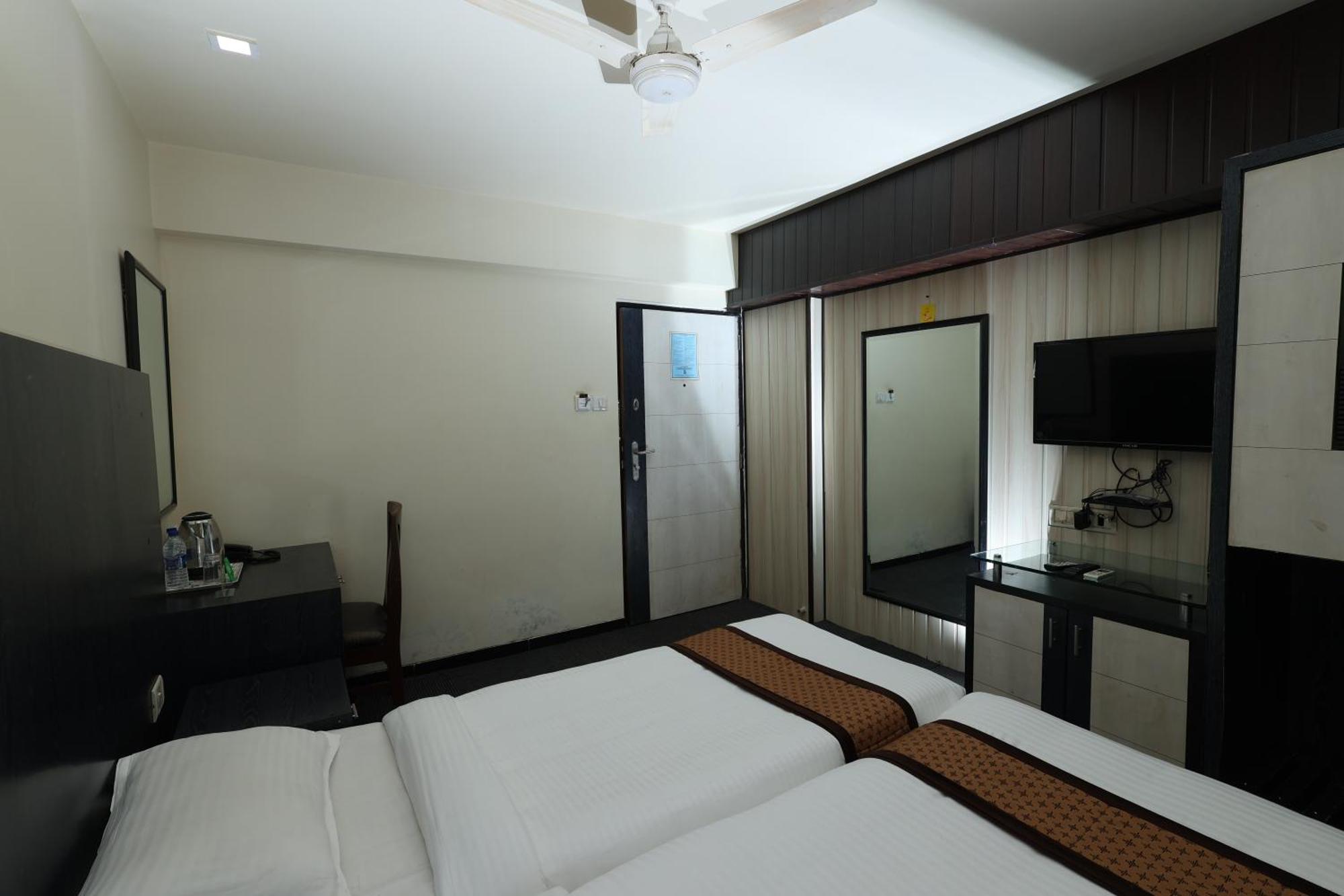Quaint Suites Hotel & Banquet Mumbai Exterior photo