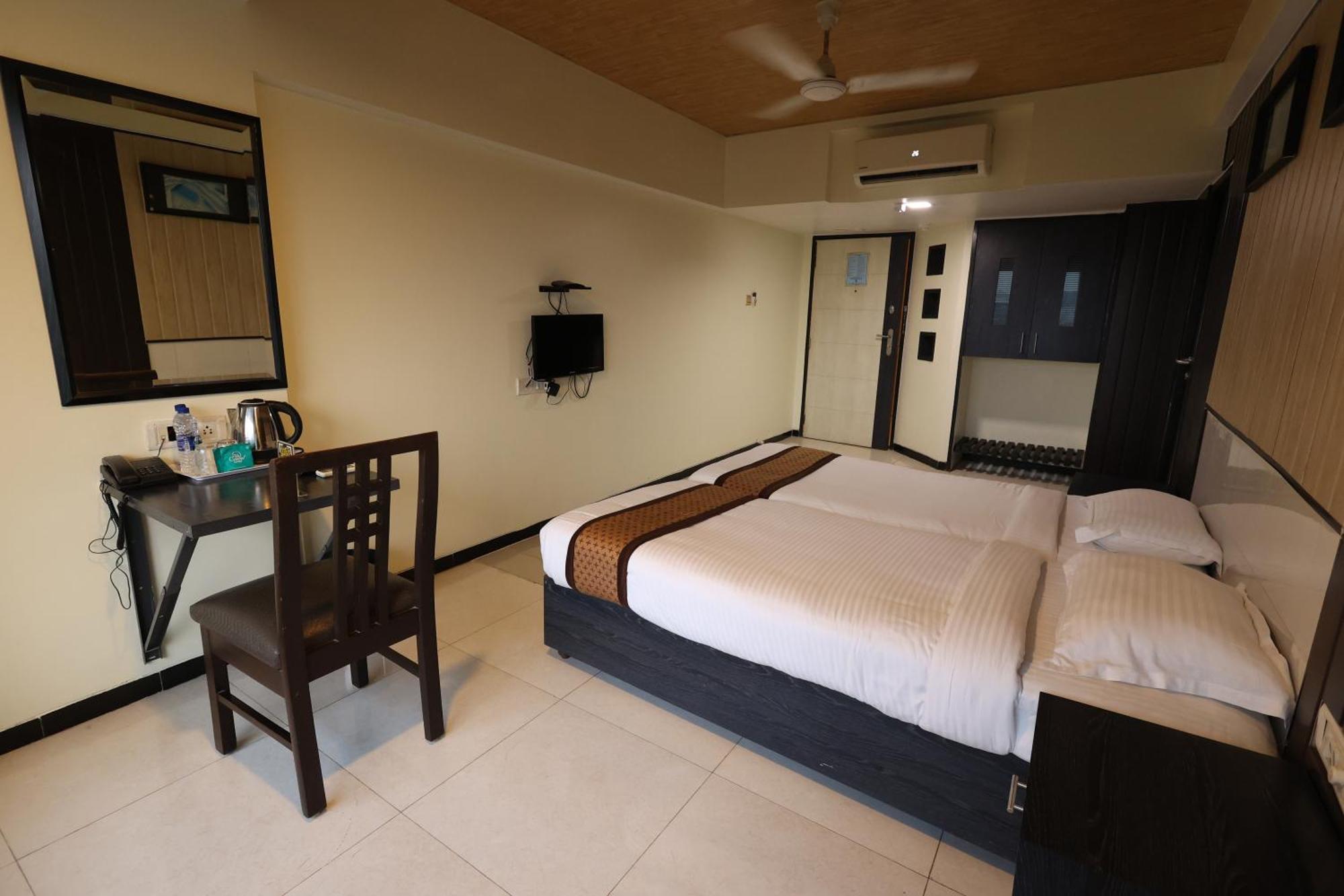 Quaint Suites Hotel & Banquet Mumbai Exterior photo