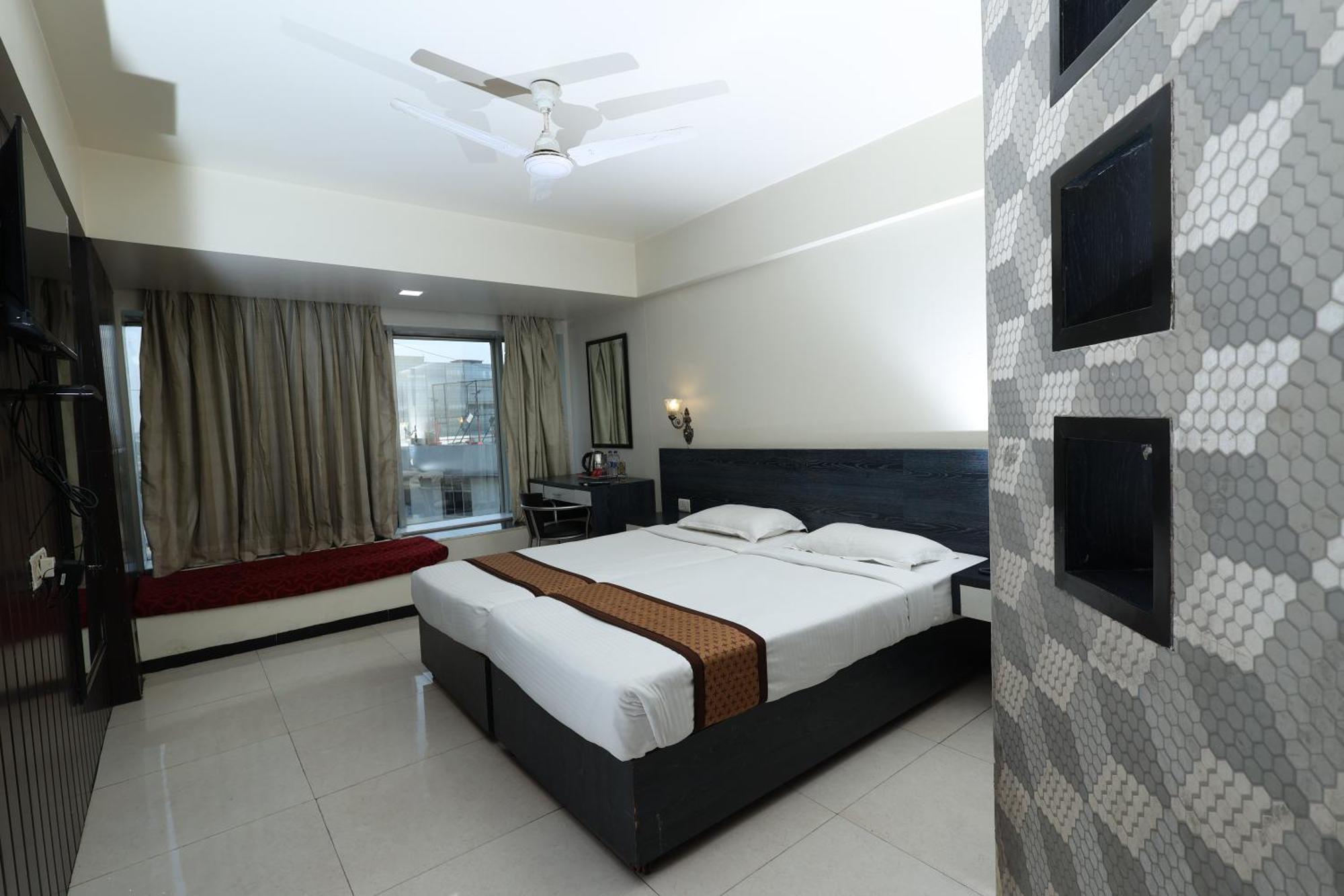 Quaint Suites Hotel & Banquet Mumbai Exterior photo